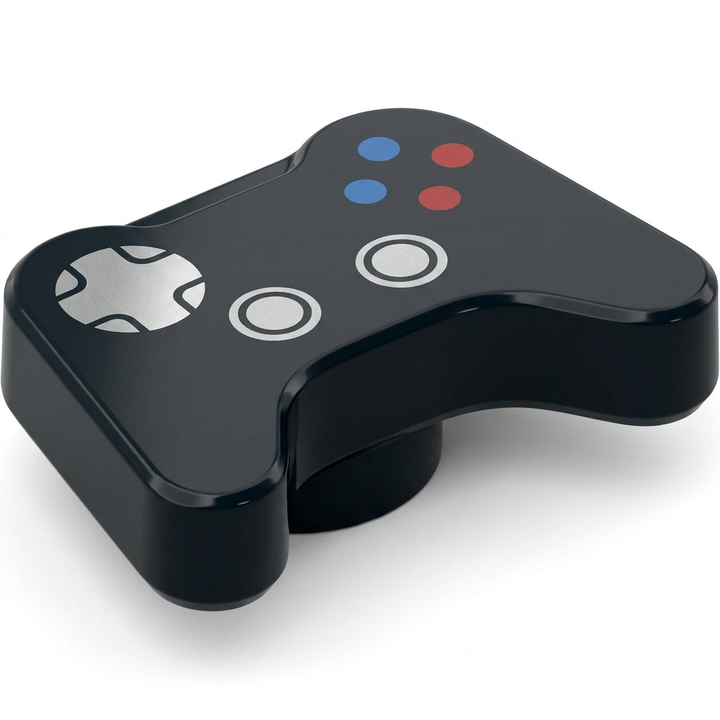 Kontroler gry ze srebrnym D-Pad i joystickami oraz czerwonymi i niebieskimi przyciskami